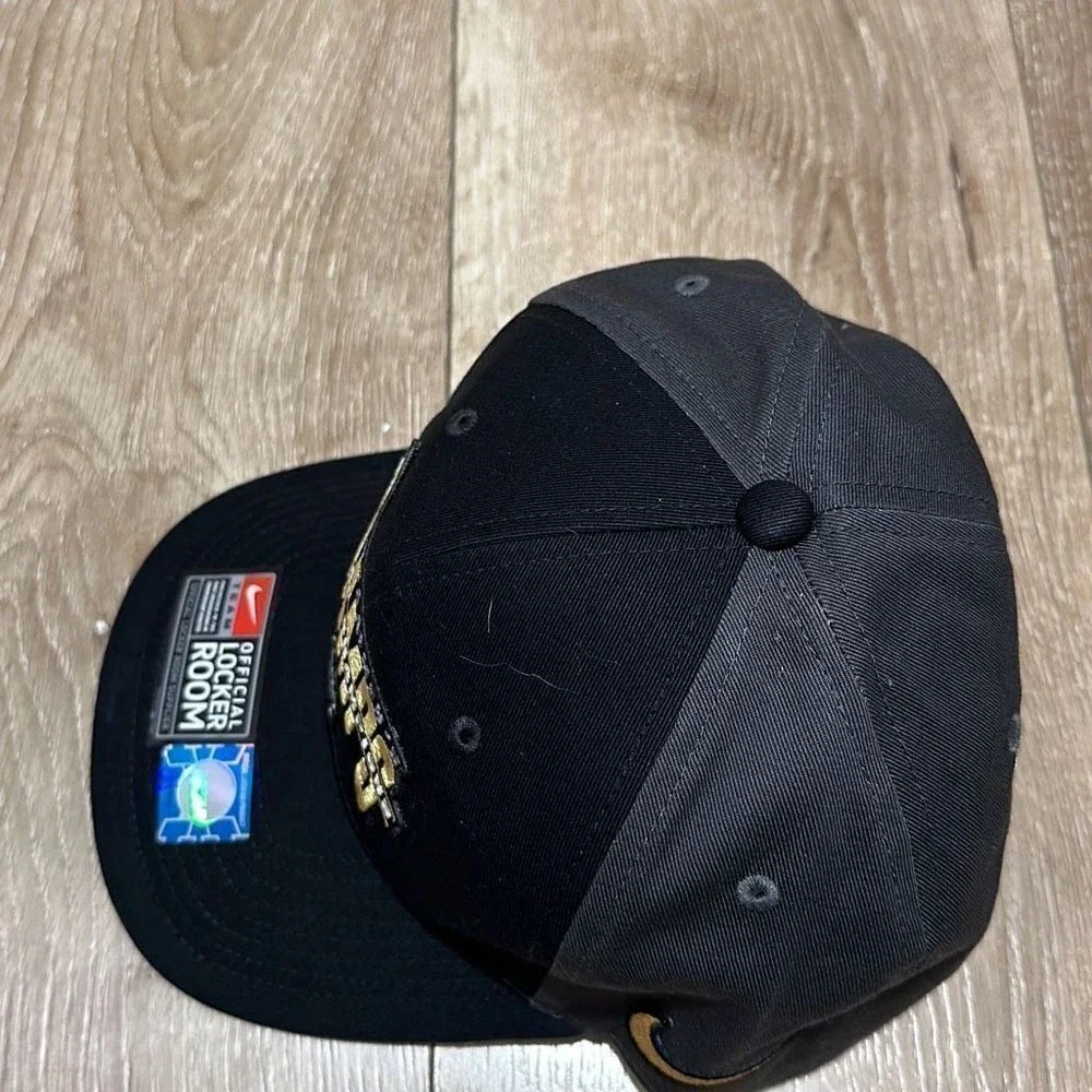 Nike Mens Black March Madness 2023 Connecticut Huskies‎ Champions Hat NWT